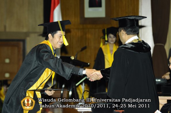 wisuda-fikom-oleh-rektor-133-copy