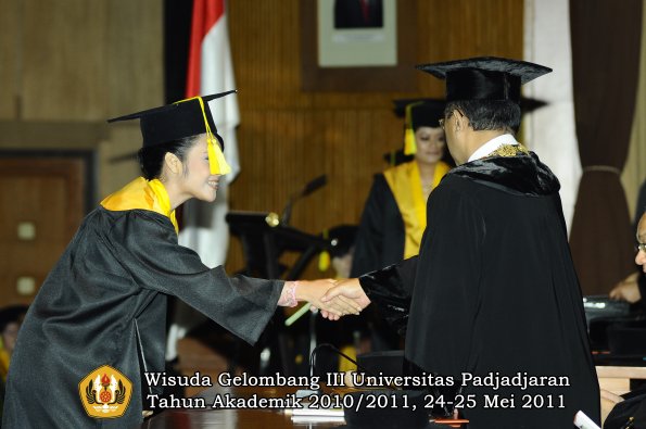 wisuda-fikom-oleh-rektor-134-copy