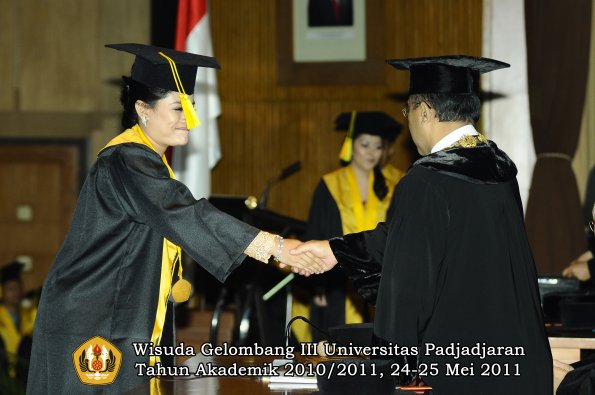 wisuda-fikom-oleh-rektor-135-copy