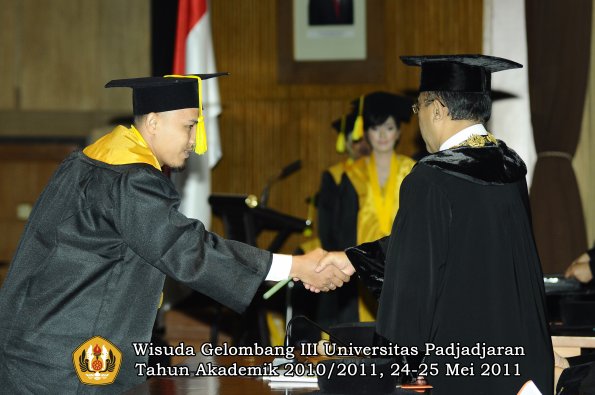 wisuda-fikom-oleh-rektor-137-copy