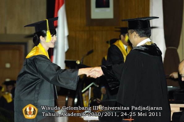 wisuda-fikom-oleh-rektor-138-copy