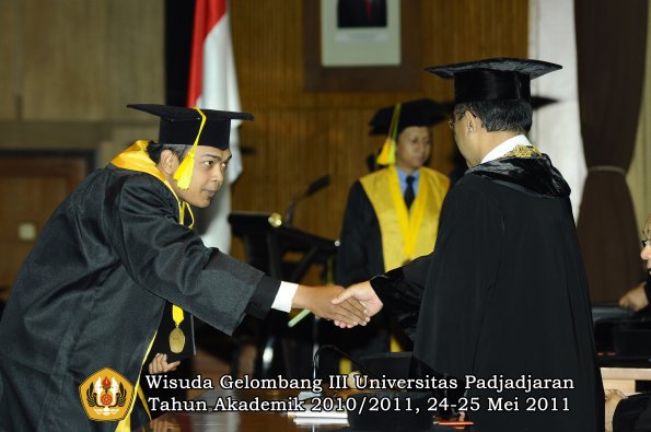 wisuda-fikom-oleh-rektor-139-copy