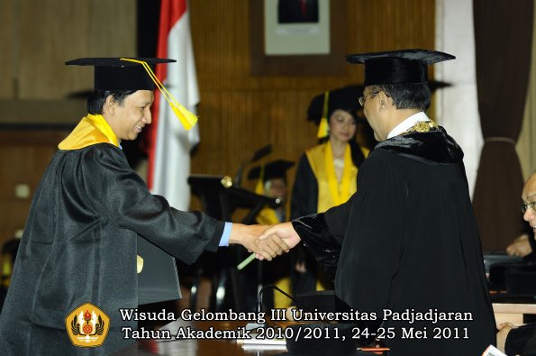 wisuda-fikom-oleh-rektor-140-copy