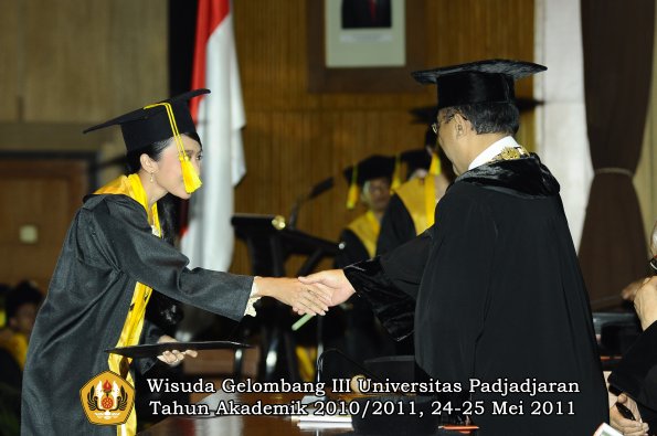 wisuda-fikom-oleh-rektor-141-copy