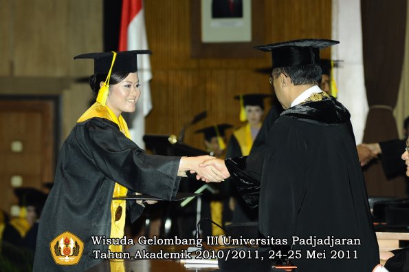 wisuda-fikom-oleh-rektor-143-copy