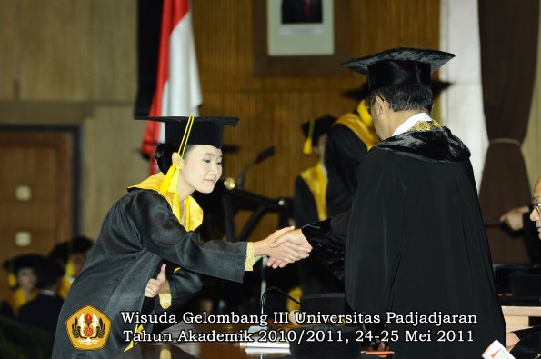 wisuda-fikom-oleh-rektor-146-copy