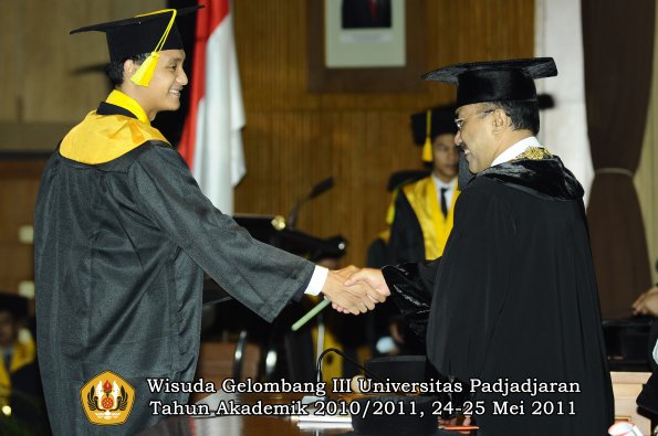 wisuda-fikom-oleh-rektor-147-copy