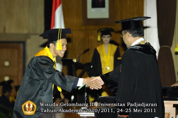 wisuda-fikom-oleh-rektor-148-copy