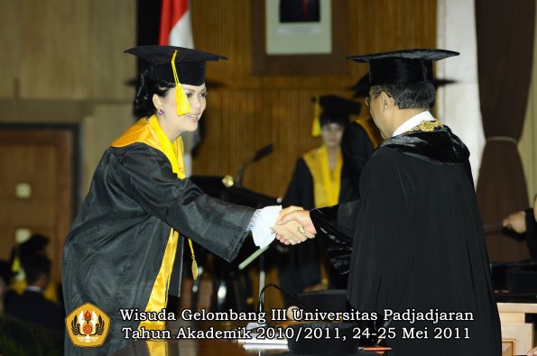 wisuda-fikom-oleh-rektor-149-copy