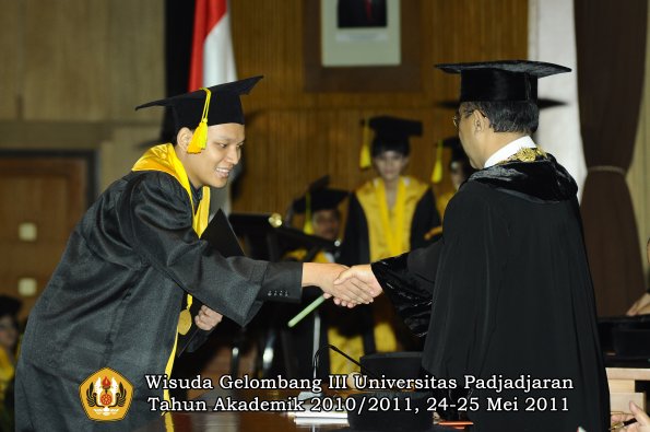 wisuda-fikom-oleh-rektor-150-copy