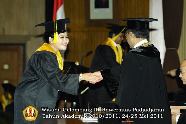 wisuda-fikom-oleh-rektor-152-copy