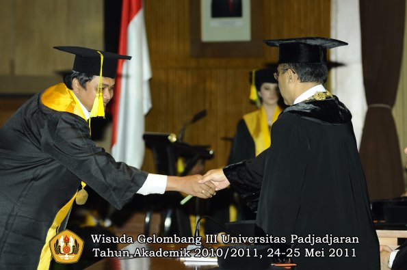 wisuda-fikom-oleh-rektor-153-copy