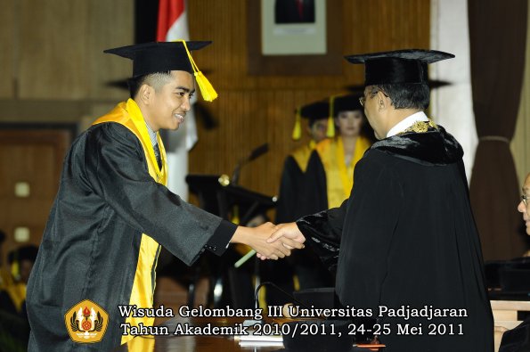 wisuda-fikom-oleh-rektor-155-copy