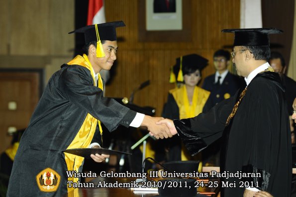 wisuda-fikom-oleh-rektor-157-copy