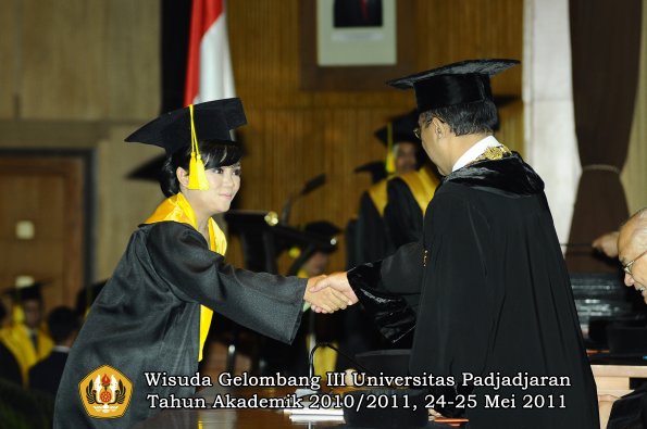 wisuda-fikom-oleh-rektor-158-copy