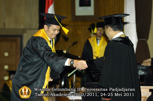 wisuda-fikom-oleh-rektor-160-copy