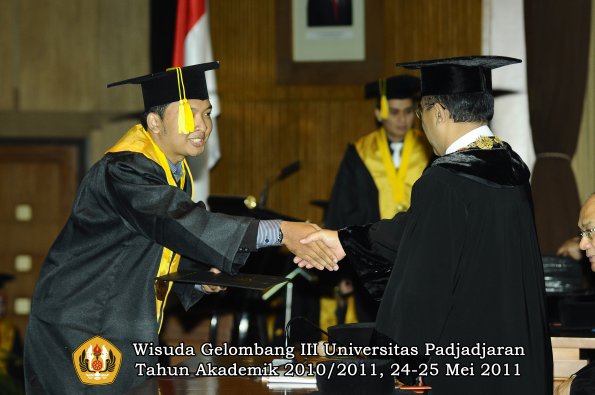 wisuda-fikom-oleh-rektor-161-copy