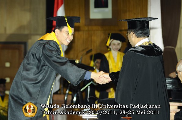 wisuda-fikom-oleh-rektor-162-copy