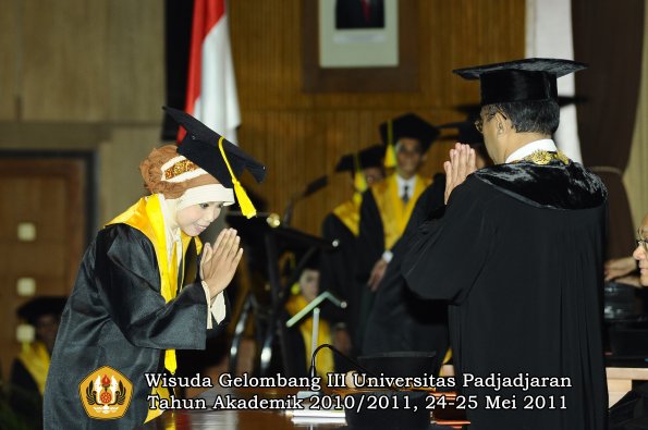 wisuda-fikom-oleh-rektor-163-copy