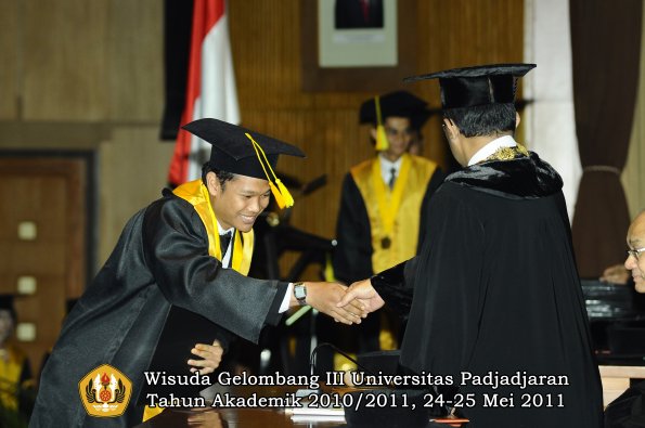 wisuda-fikom-oleh-rektor-164-copy