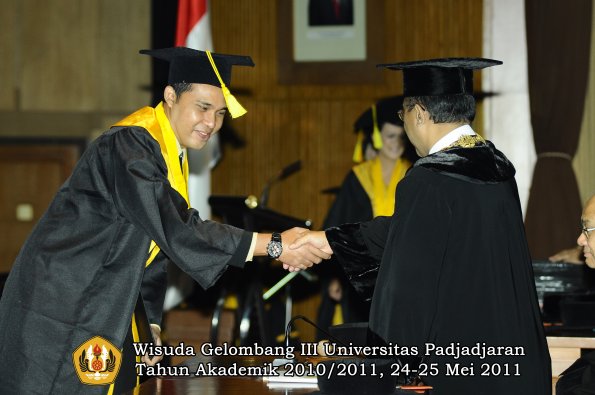 wisuda-fikom-oleh-rektor-166-copy