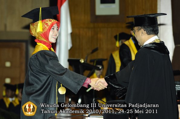 wisuda-fikom-oleh-rektor-169-copy