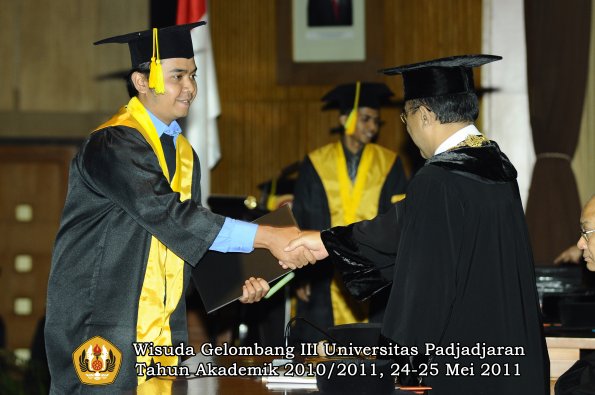 wisuda-fikom-oleh-rektor-170-copy