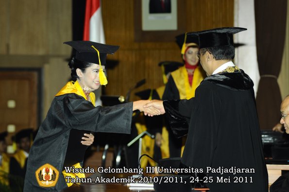 wisuda-fikom-oleh-rektor-172-copy