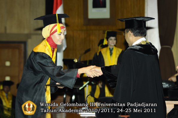 wisuda-fikom-oleh-rektor-173-copy