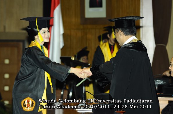 wisuda-fikom-oleh-rektor-174-copy