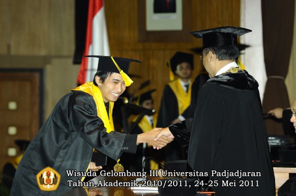 wisuda-fikom-oleh-rektor-175-copy