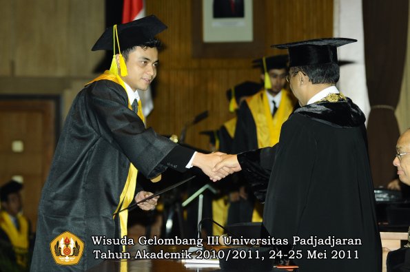 wisuda-fikom-oleh-rektor-177-copy