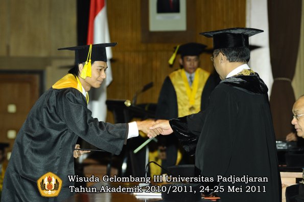 wisuda-fikom-oleh-rektor-179-copy