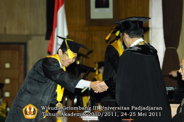 wisuda-fikom-oleh-rektor-183-copy