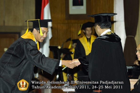 wisuda-fikom-oleh-rektor-184-copy