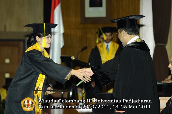 wisuda-fikom-oleh-rektor-186-copy