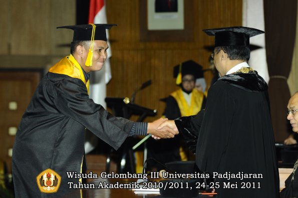 wisuda-fikom-oleh-rektor-188-copy