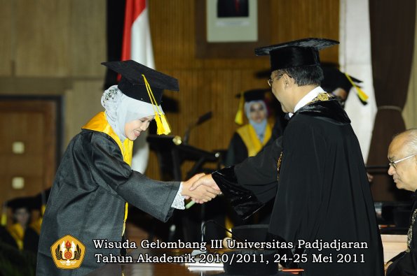 wisuda-fikom-oleh-rektor-190-copy