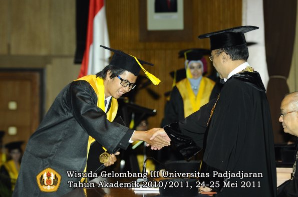 wisuda-fikom-oleh-rektor-191-copy