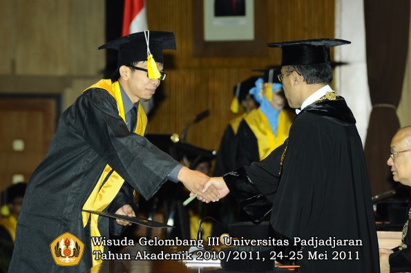 wisuda-fikom-oleh-rektor-195-copy