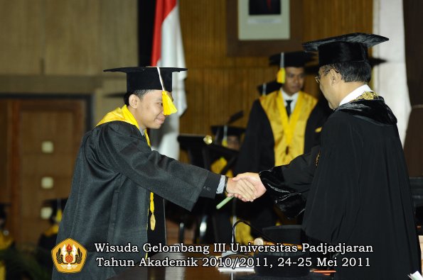 wisuda-fikom-oleh-rektor-204-copy