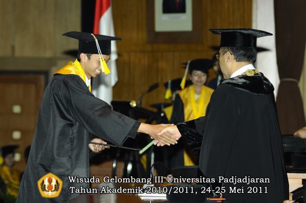 wisuda-fikom-oleh-rektor-213-copy