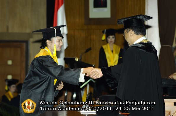 wisuda-fikom-oleh-rektor-214-copy