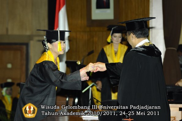 wisuda-fikom-oleh-rektor-221-copy