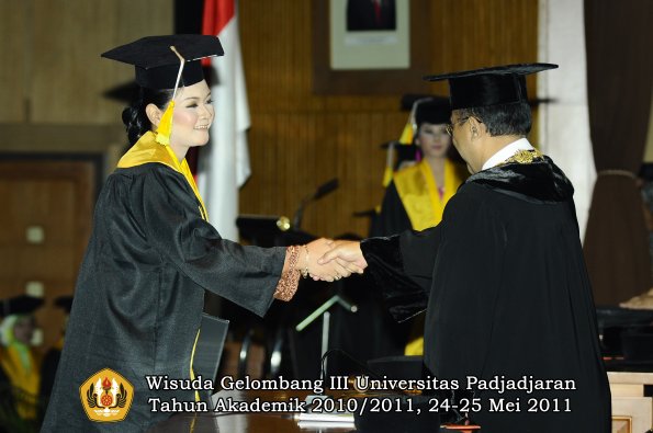 wisuda-fikom-oleh-rektor-222-copy