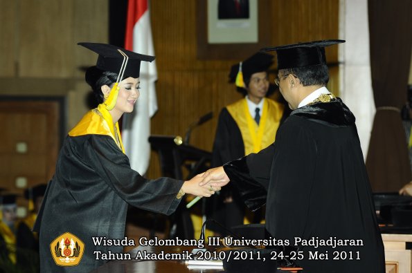 wisuda-fikom-oleh-rektor-224-copy