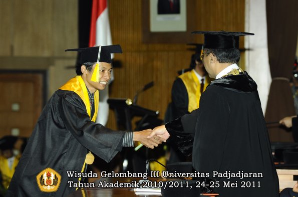 wisuda-fikom-oleh-rektor-226-copy