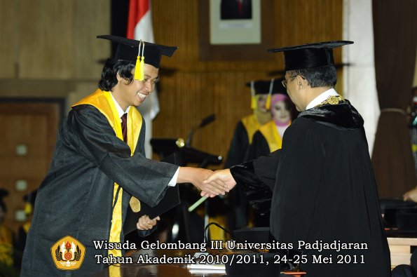 wisuda-fikom-oleh-rektor-227-copy