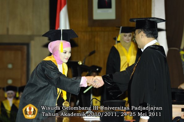wisuda-fikom-oleh-rektor-228-copy
