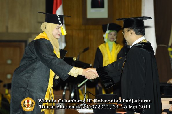 wisuda-fikom-oleh-rektor-229-copy